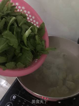 鱼饺茼蒿汤的做法步骤：4