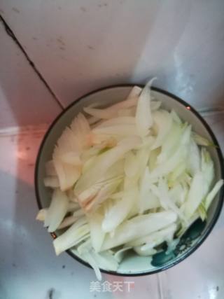 蛋皮蔬菜卷的做法步骤：5