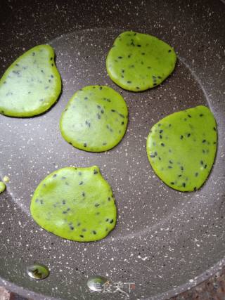 菠菜翡翠小饼的做法步骤：9