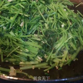 蒜香嫩芹的做法步骤：6