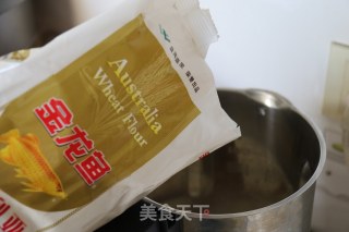 梅菜肉馅饼：外脆里嫩，一口要下去肉汁满满的做法步骤：2