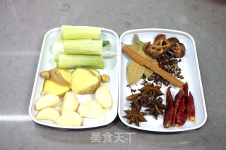 老汤炖肘子&酸辣肘片的做法步骤：2