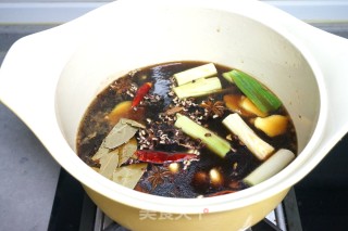 老汤炖肘子&酸辣肘片的做法步骤：4