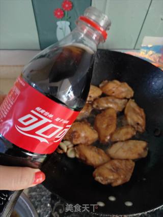 可乐鸡翅中的做法步骤：6
