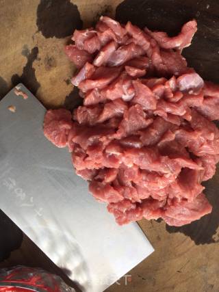 洋葱炒牛肉的做法步骤：1