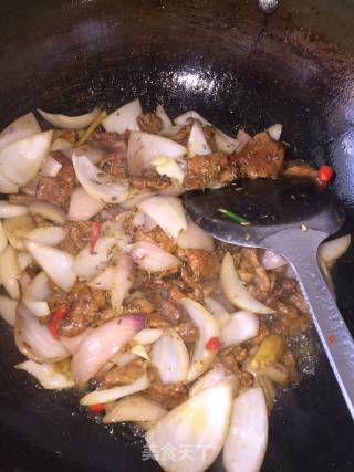 洋葱炒牛肉的做法步骤：6