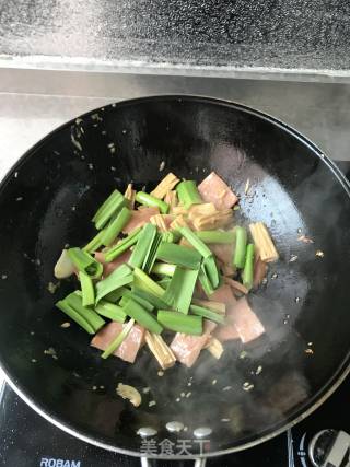 火腿炒腐竹的做法步骤：6
