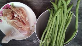 豆角烧鸡肉的做法步骤：1