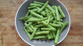 豆角烧鸡肉的做法步骤：2