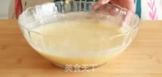 鸡蛋饼这样做，柔软劲道蛋香十足！的做法步骤：3