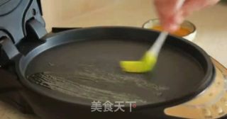 鸡蛋饼这样做，柔软劲道蛋香十足！的做法步骤：6