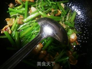 芹菜炒腊肉的做法步骤：4