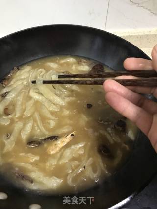 鲜香汤煮番薯蛋皮的做法步骤：4