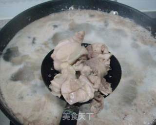 彩椒爆鸡块的做法步骤：1