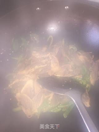 小炒牛肉的做法步骤：8