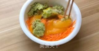 手不沾油不沾面，十分钟做一大盘比鸡蛋灌饼还好吃的早餐饼！的做法步骤：4