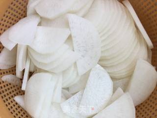 素炒萝卜片的做法步骤：2