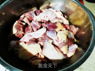 魔芋烧鸭的做法步骤：1