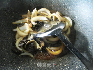洋葱炒毛肚的做法步骤：9