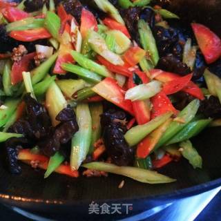 芹菜萝卜炒木耳的做法步骤：8