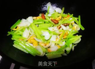 西芹百合的做法步骤：6