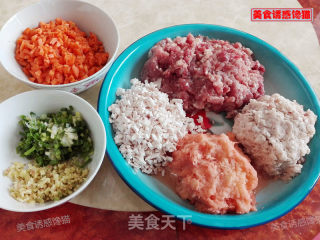 蒸莲藕香芋土豆肉饼的做法步骤：1