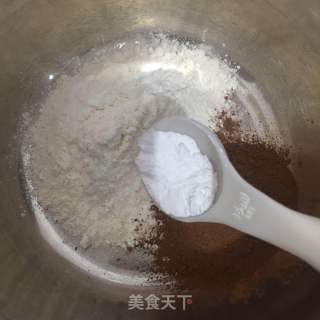 巧克力蔓越莓玛芬蛋糕的做法步骤：2