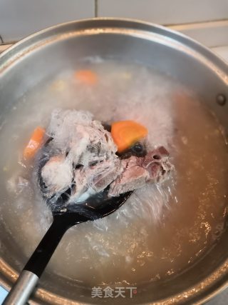胡萝卜排骨粉丝汤的做法步骤：10