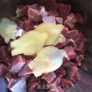 红烧牛肉面的做法步骤：2