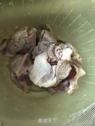 红萝卜红枣枸杞黄豆海带汤的做法步骤：1
