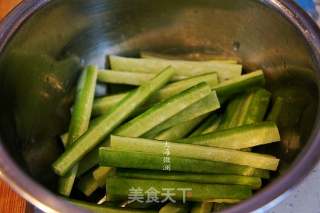 香炸萝卜条的做法步骤：3
