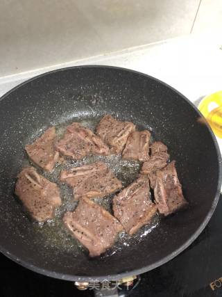 黑椒牛仔骨的做法步骤：3