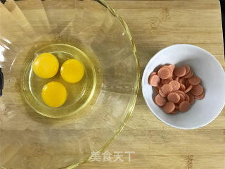 泡面香肠烘蛋的做法步骤：4