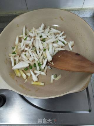 杏鲍菇豌豆炒鸡蛋的做法步骤：5