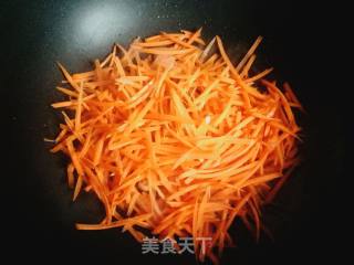 尖椒炒胡萝卜丝的做法步骤：5