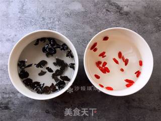 丝瓜虾仁滑蛋的做法步骤：2