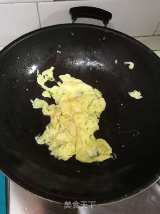 银鱼炒蛋的做法步骤：3