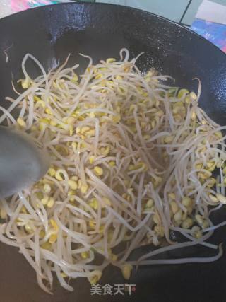 韭菜炒黄豆芽的做法步骤：4