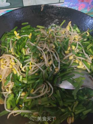 韭菜炒黄豆芽的做法步骤：6