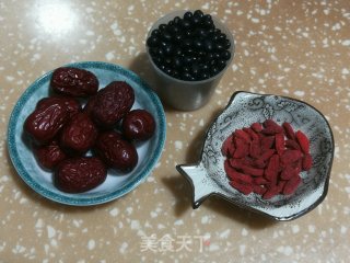红枣枸杞黑豆豆浆的做法步骤：1