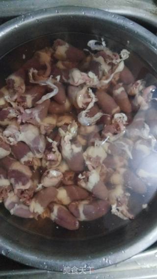 鸡心炒芹菜的做法步骤：2