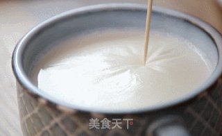 在吗？来一碗甜润可口的双皮奶？的做法步骤：4