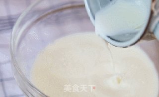 在吗？来一碗甜润可口的双皮奶？的做法步骤：5