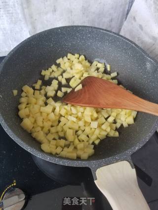 土豆火腿炒饭的做法步骤：2