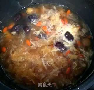 莲子银耳汤的做法步骤：5