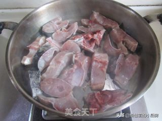 财鱼汤粉的做法步骤：2