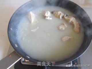 财鱼汤粉的做法步骤：6