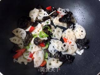 素炒荷塘的做法步骤：8