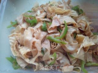 青椒炒豆皮（快熟菜）的做法步骤：7