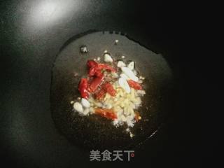 蒜苗炒牛肉丁的做法步骤：3